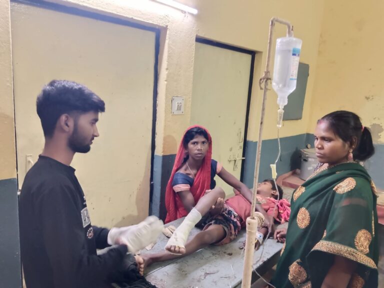 धान बोझा ठीक करने के दौरान 4 वर्षीय बालक सर्प दंश का शिकार हुआ.