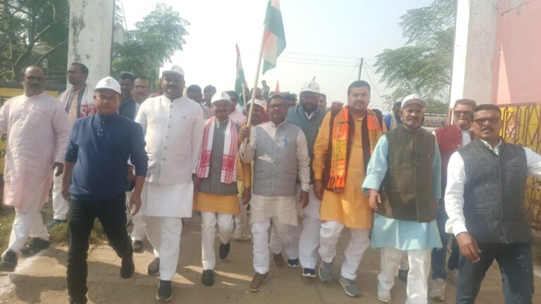 अखंड भारत के स्वप्नदृष्टा लौह पुरुष सरदार पटेल की 150वीं जन्म जयंती पर 6 किलोमीटर राष्ट्रीय एकता तिरंगा पदयात्रा में हजारों लोग शामिल.