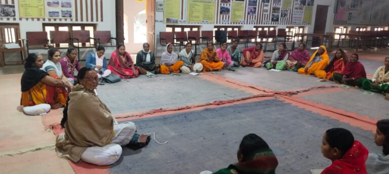 तीन दिवसीय प्रशिक्षण में महिलाओं की निजी और लिंग भेद पर चर्चा.