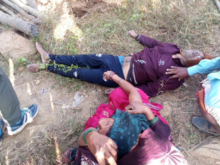 कुएं में पानी भरने गई युवती ने संदिग्ध परिस्थिति में शव उतराया देखा।