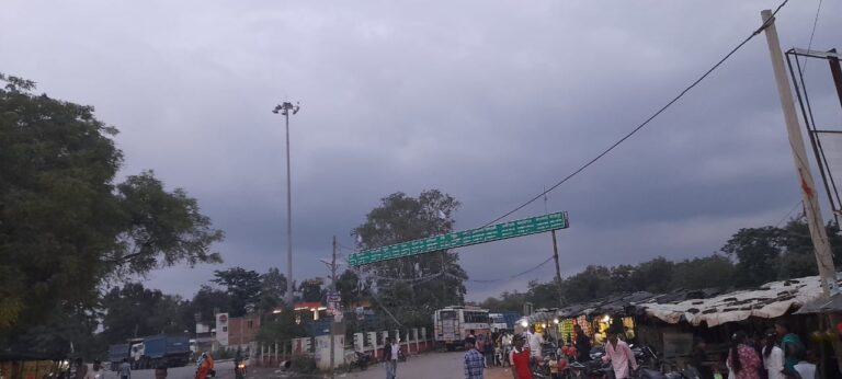 हाईमास्ट लाइट चालू करवाने की मांग