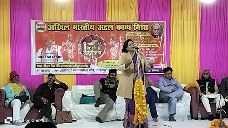 हम जगमग करते सबको रहते भले अंधेरे में