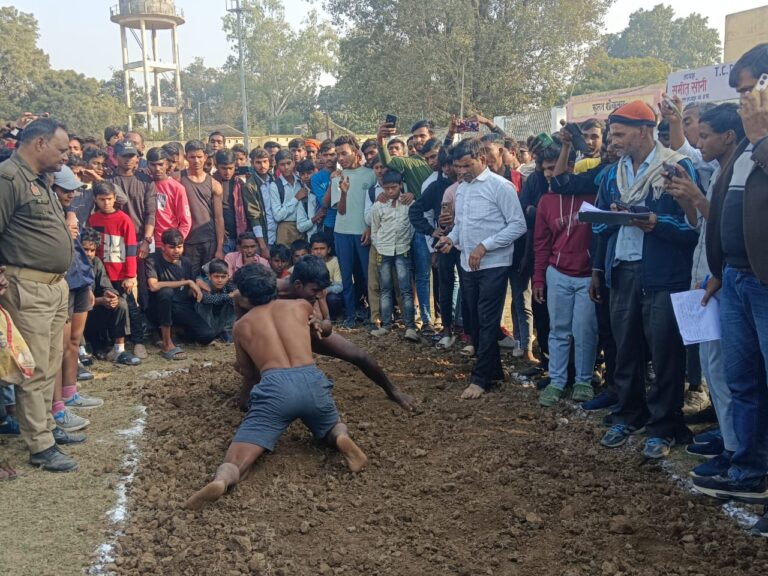 विधायक खेल स्पर्धा दौड़, कुश्ती, गोला फेक, बैडमिंटन आदि में दुद्धी, बभनी, म्योरपुर ब्लॉक के सैकड़ो छात्र-छात्राओं ने किया प्रतिभाग.