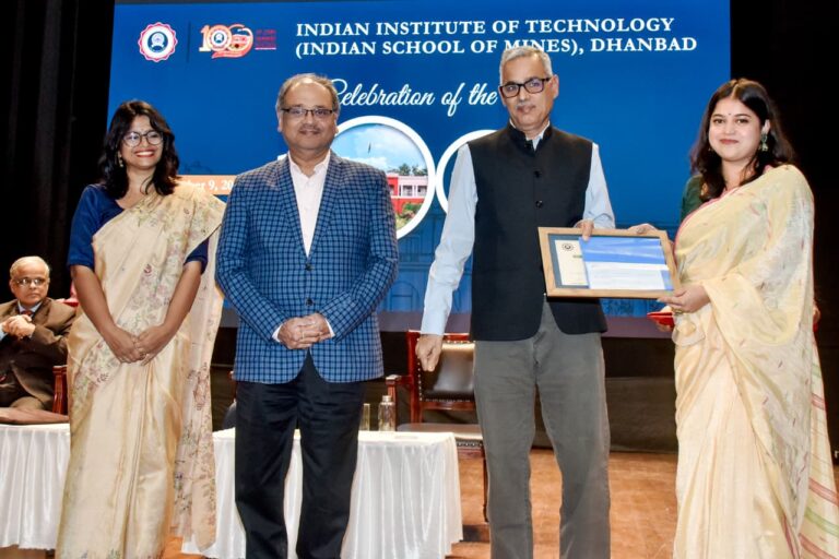गौरव का पल – दुद्धी की बेटी ने रचा इतिहास, आईआईटी धनबाद में ‘बेस्ट रिसर्च स्कॉलर’ अवॉर्ड से सम्मानित हुईं सारिका गुप्ता.
