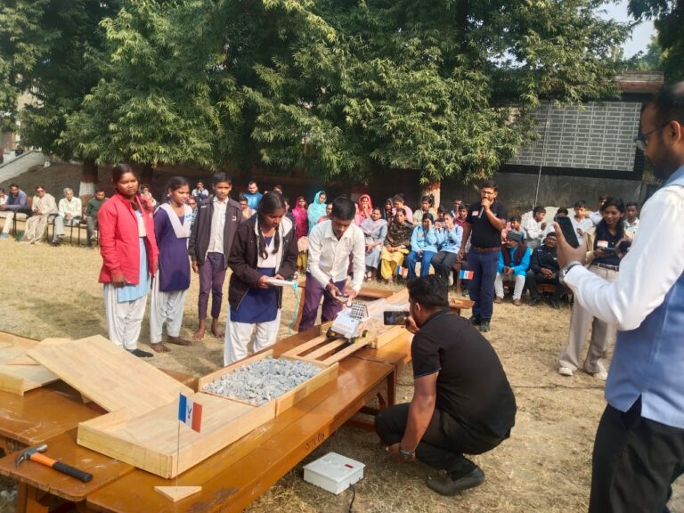 कर्मघटी के छात्रों ने अग्नि एक्स और रोवर खुफिया ट्रिक से मारी बाजी.