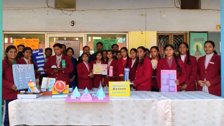 मून स्टार इंग्लिश स्कूल में गणित टीएलएम मेले का आयोजन.