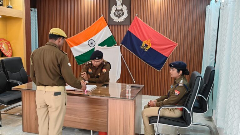 रिज़र्व पुलिस लाइन चुर्क में साप्ताहिक शुक्रवार परेड, एसपी ने लिया सलामी व किया गहन निरीक्षण।