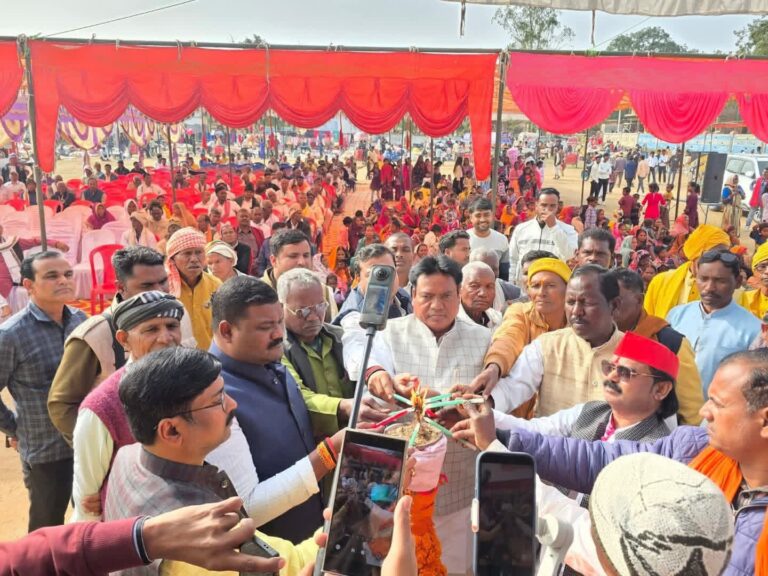 महात्मा गांधी के शहादत दिवस पर 1857 के स्वतंत्रता संग्राम सेनानी की धरती नगवा में आदिवासी महोत्सव में महात्मा गाँधी के आदर्शो पर चलने का संकल्प