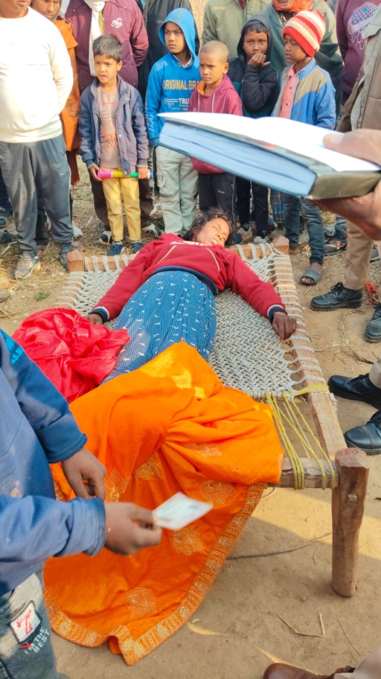 संदिग्ध परिस्थितियों में 30 वर्षीय महिला ने फांसी लगाकर की आत्महत्या, तीन मासूम बच्चों के सिर से उठा मां का साया.