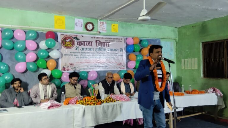 Sonbhadra News:41वीं अंतरराज्यीय वॉलीबॉल प्रतियोगिता की प्रथम संध्या पर सजी काव्य-निशा