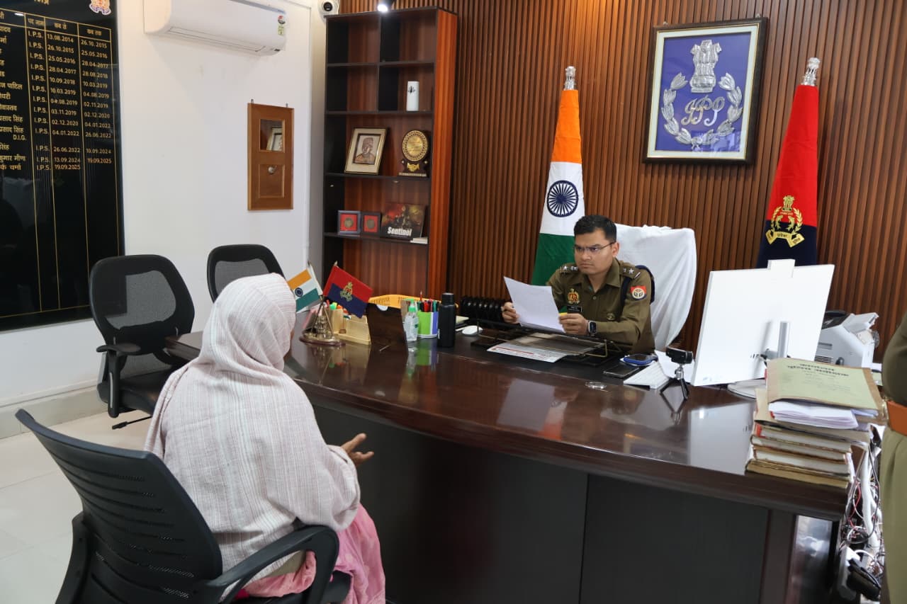 Sonbhadra News : जनता की आवाज़ को प्राथमिकता: एसपी सोनभद्र ने जनता दर्शन में समस्याएं सुनकर दिए त्वरित निस्तारण के निर्देश