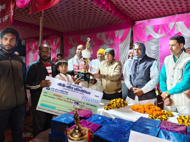 41वीं अंतर्राज्यीय वॉलीबॉल प्रतियोगिता का भव्य समापन, आजमगढ़ ने 3–1 से जेएमडी दिल्ली को हराकर लगातार तीसरी बार जीता खिताब.