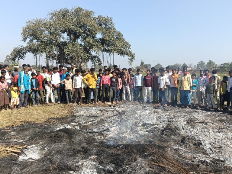अराजक तत्वों द्वारा होलिका दहन जला देने से गांव में आक्रोश, मौके पर प्रशासन तैनात