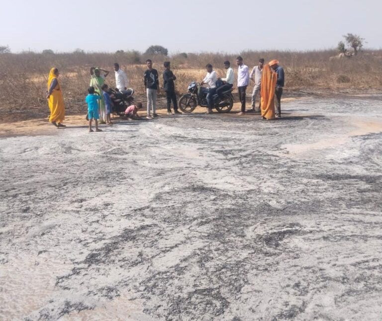 खलिहान में लगी आग,33 बीघा सरसों की फसल जलकर खाक 