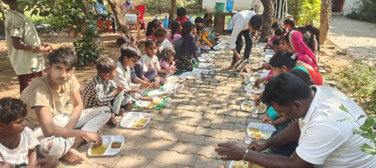 कलकल्ली बहरा अवघूत भगवान राम आश्रम दुर्गा मंदिर में नवरात्रि पर्व पर भव्य भंडारे का आयोजन