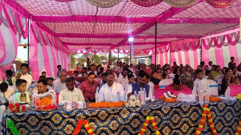 आर्यभट्ट पब्लिक स्कूल, लिलासी में वार्षिकोत्सव व होली मिलन समारोह हर्षोल्लास के साथ सम्पन्न.