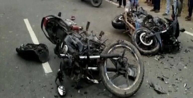 Sonbhadra:भीषण सड़क हादसा, तीन युवकों की मौत, दो गंभीर