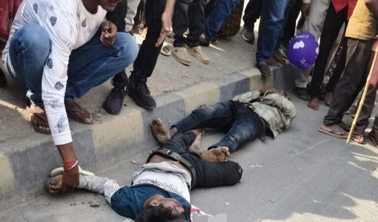 सड़क हादसा:नवमी के दिन डाला वैष्णो मंदिर के सामने क्रेन ने बाइक सवार को मारा जोरदार टक्कर एक की मौत दो घायल