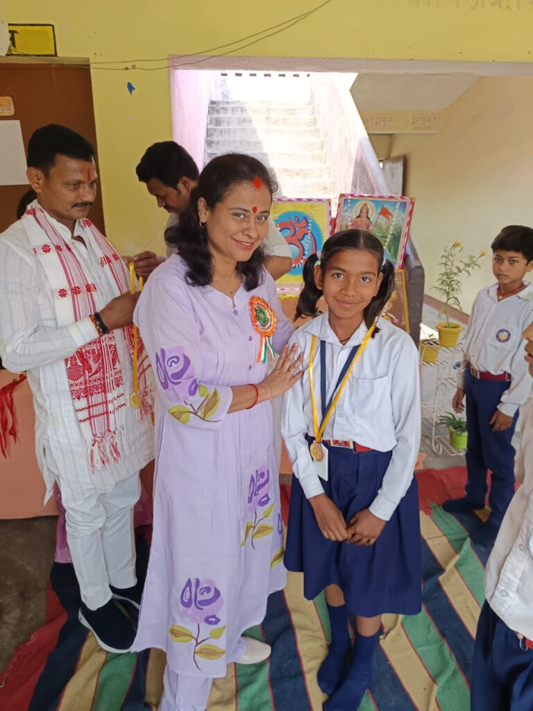 वार्षिक समारोह – महावीर सरस्वती शिशु /विद्या मंदिर में प्रतिभाशाली छात्र-छात्राओं के सम्मान में पहुँचे दर्जा प्राप्त मंत्री जीत सिंह खरवार