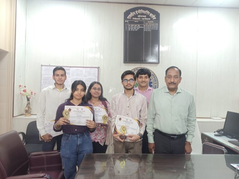 Sonbhadra news:राजकीय इंजीनियरिंग कॉलेज में मेधावी छात्रों का सम्मान