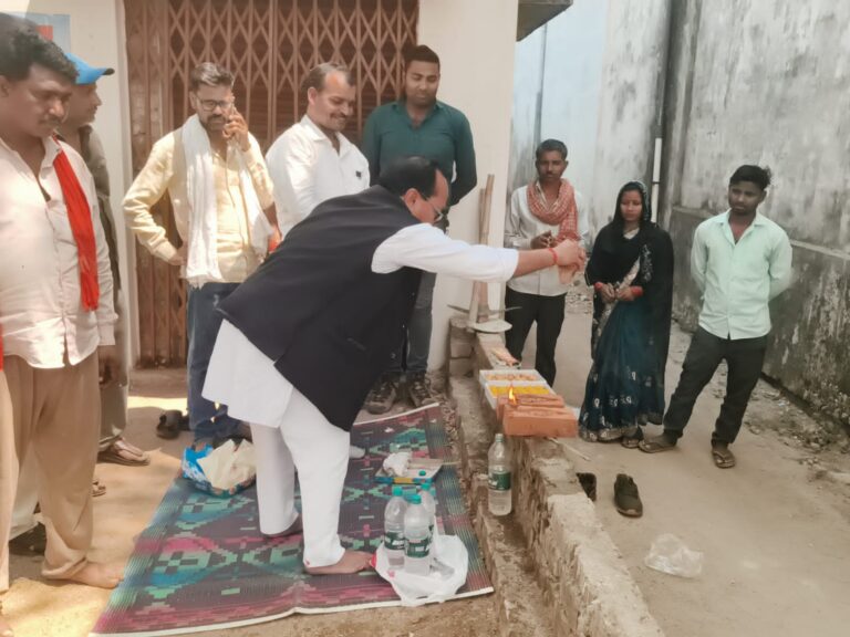 दुद्धी चेयरमैन ने भूमि पूजन कर, इंटरलॉकिंग कार्य का किया शुभारंभ